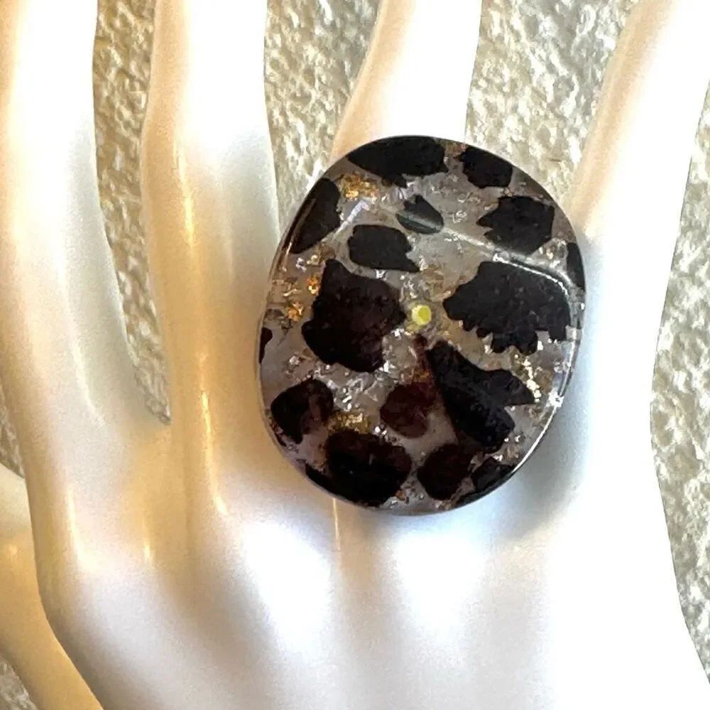 Leopard pattern resin cocktail ring